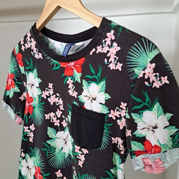 Divided | Colorful tropical floral women's t shirt,front pocket - Picture 4 of 12
